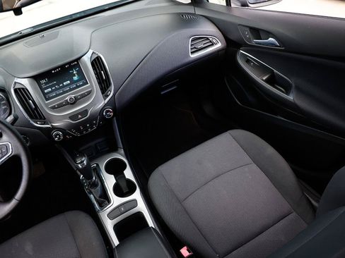 Used 2018 Chevrolet Cruze LT w/ Convenience Package FWD image 23