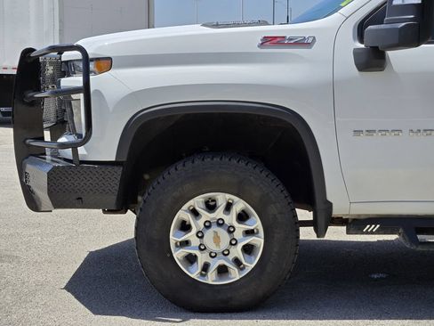 Used 2024 Chevrolet Silverado 3500 LT w/ Convenience Package AWD/4WD image 8