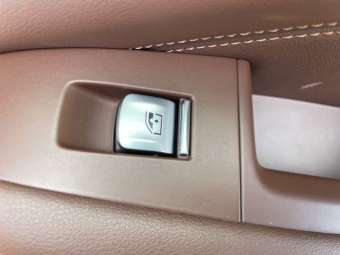 Used 2023 BMW X7 xDrive40i w/ Parking Assistance Package image 12