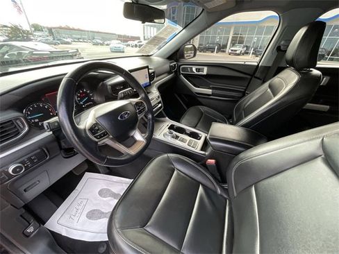 Used 2022 Ford Explorer XLT w/ Equipment Group 202A image 15