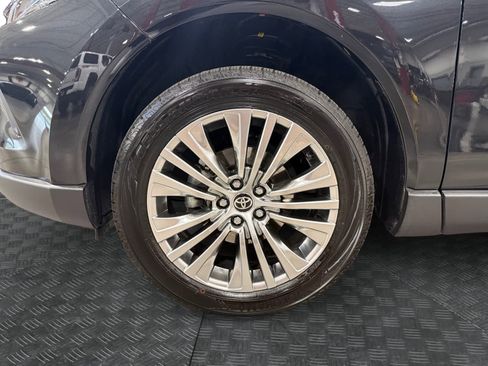 Used 2024 Toyota Venza XLE AWD/4WD image 15
