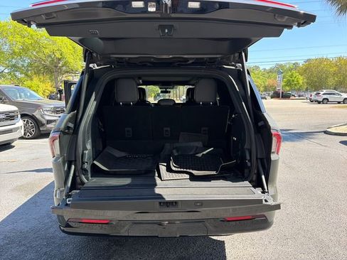 Used 2025 Lincoln Navigator Black Label image 11