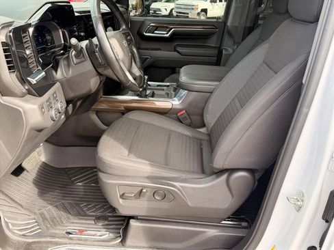 Used 2024 Chevrolet Silverado 1500 LT Trail Boss w/ Convenience Package II image 11