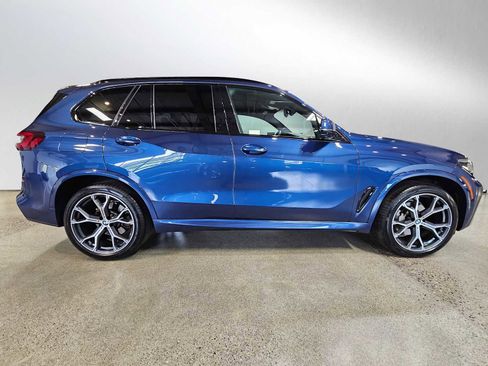 Used 2022 BMW X5 xDrive40i w/ M Sport Package AWD/4WD image 2