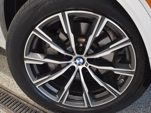 Used 2023 BMW X5 xDrive40i w/ M Sport Package AWD/4WD image 31