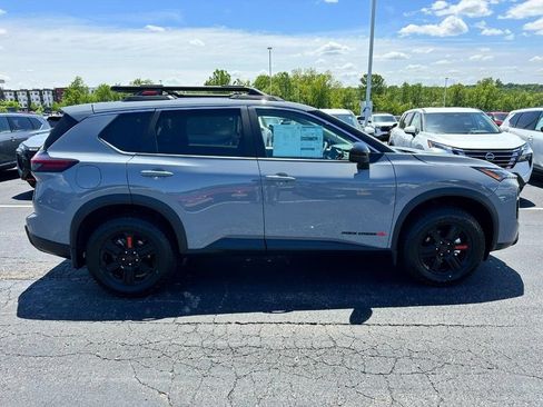 Used 2026 Nissan Rogue SV AWD/4WD image 2