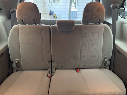 Used 2011 Toyota Sienna LE FWD image 18