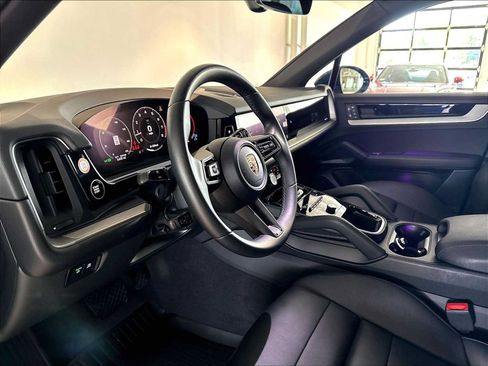 Used 2026 Porsche Cayenne AWD/4WD image 3