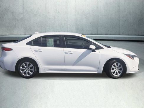 Used 2024 Toyota Corolla LE FWD image 17