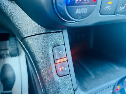 Used 2019 GMC Acadia SLE image 26