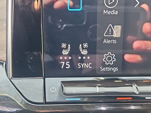 Used 2025 Volkswagen Atlas SE image 11