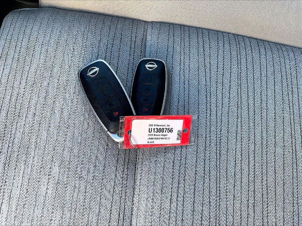 Certified 2023 Nissan Rogue SV AWD/4WD image 30
