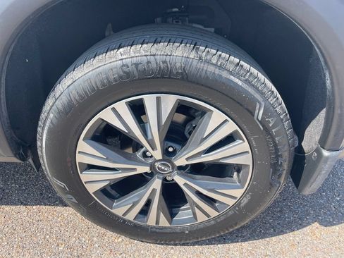 Certified 2023 Nissan Rogue SV FWD image 17