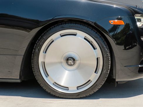Used 2019 Rolls-Royce Dawn RWD image 45