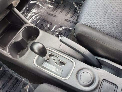 Used 2014 Mitsubishi Outlander ES FWD image 12