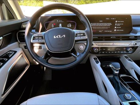 Certified 2024 Kia Telluride S image 7