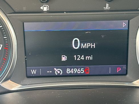 Used 2021 Chevrolet Traverse LT FWD image 28