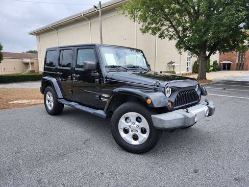 Used 2013 Jeep Wrangler Unlimited Sahara w/ Connectivity Group AWD/4WD image 1