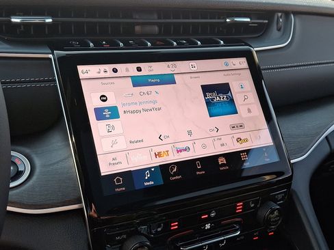 New 2025 Jeep Grand Cherokee L Limited w/ Black Appearance Package image 17