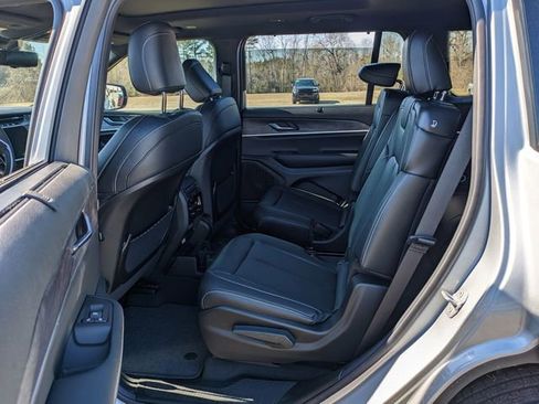 New 2025 Jeep Grand Cherokee L Limited w/ Luxury Tech Group II AWD/4WD image 29