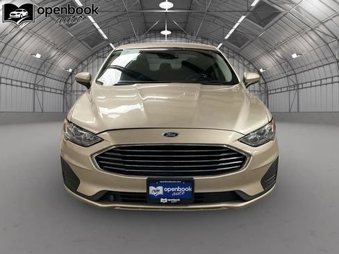 Used 2019 Ford Fusion SE image 2