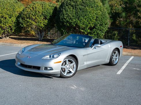 Used 2006 Chevrolet Corvette Convertible w/ Preferred Equipment Group RWD image 3