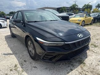 Used 2025 Hyundai Elantra SE w/ Cargo Package FWD video 2