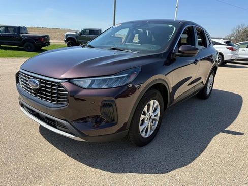 Used 2023 Ford Escape Active w/ Tech Pack #2 AWD/4WD image 6