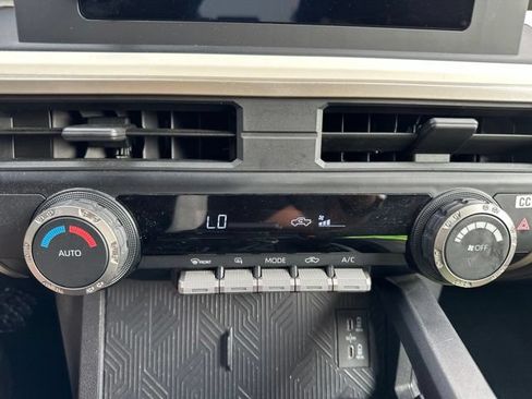 Used 2024 Toyota Tacoma TRD Off-Road AWD/4WD image 33