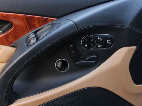 Used 2011 Mercedes-Benz SL 550 image 19