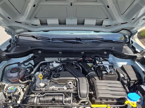 Certified 2025 Volkswagen Taos SE AWD/4WD image 34