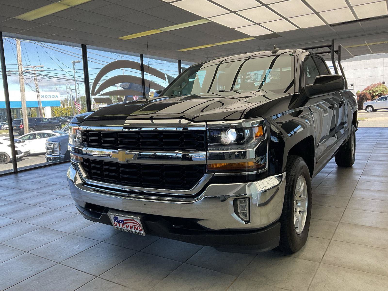 Used 2017 Chevrolet Silverado 1500 LT w/ All Star Edition AWD/4WD image 3