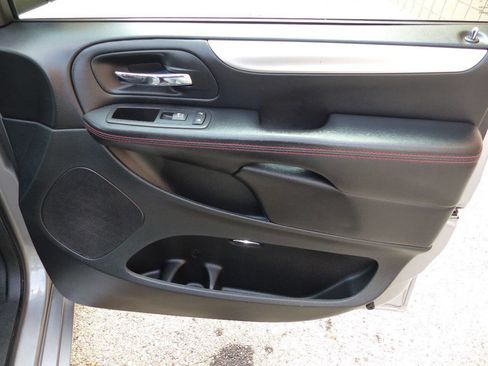 Used 2017 Dodge Grand Caravan GT image 28