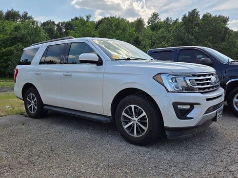 Used 2018 Ford Expedition XLT RWD image 3