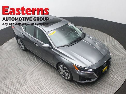 Used 2025 Nissan Altima 2.5 SL image 3