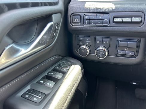 Used 2024 GMC Yukon XL Denali w/ Advanced Technology Package AWD/4WD image 16