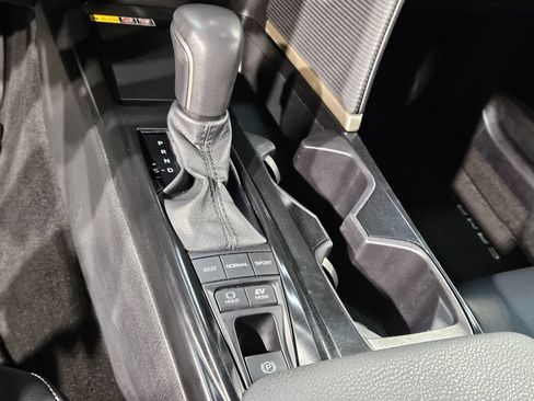 Used 2025 Toyota Camry SE FWD image 32
