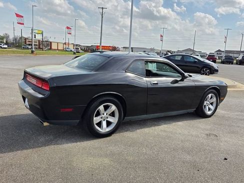 Used 2010 Dodge Challenger SE image 9