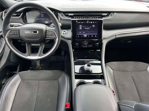 Certified 2023 Jeep Grand Cherokee Altitude image 17