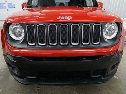 Used 2018 Jeep Renegade Latitude image 4