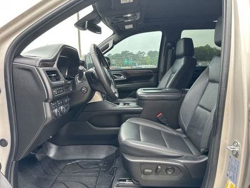 Used 2024 Chevrolet Tahoe Z71 w/ Luxury Package AWD/4WD image 9