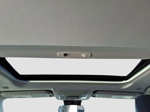 Used 2023 Toyota RAV4 XLE Premium image 15