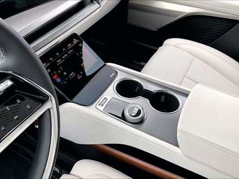 New 2026 Cadillac Vistiq Sport w/ LPO, Floor Liner Package AWD/4WD image 8