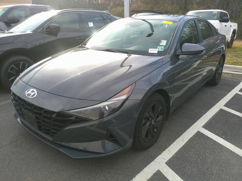 Used 2023 Hyundai Elantra Blue image 6