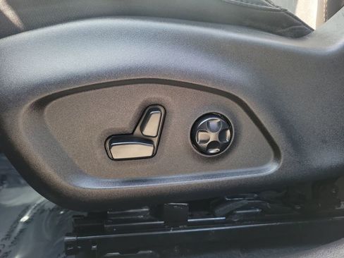 Used 2018 Jeep Compass Latitude w/ Popular Equipment Group image 19