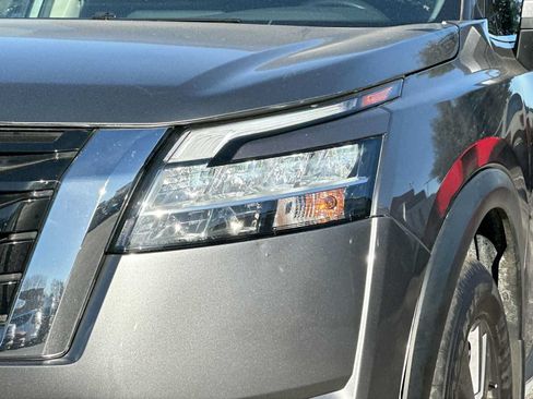 Used 2022 Nissan Pathfinder SV FWD image 16