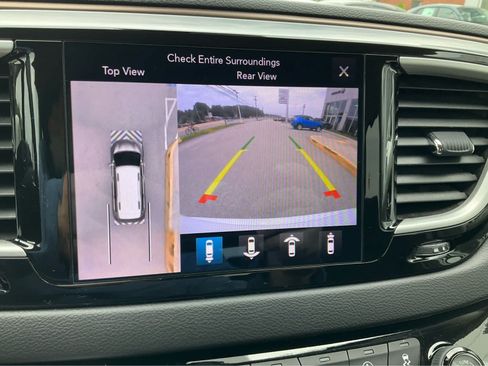 Used 2019 Chrysler Pacifica Touring Plus w/ Advanced Safetytec Group FWD image 9