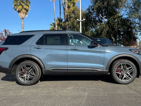 New 2025 Ford Explorer ST-Line w/ ST-Line Street Pack image 4