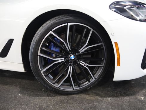Used 2022 BMW M550i xDrive w/ Premium Package AWD/4WD image 10