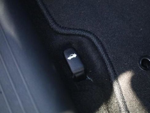 New 2025 Nissan Versa SR w/ Trunk Package FWD image 11